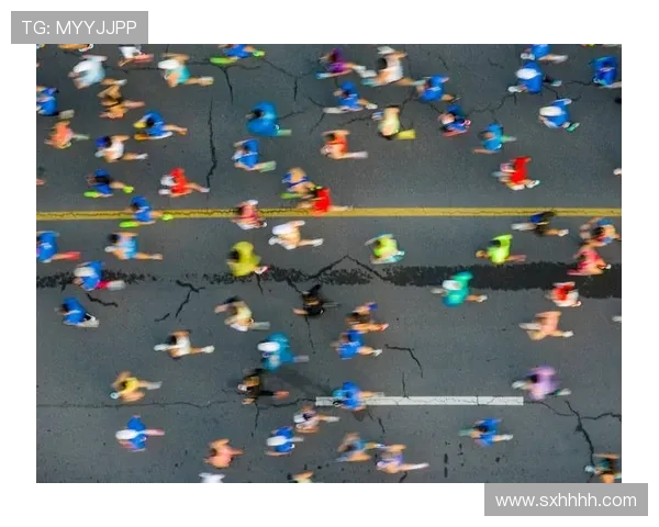 2025郑州马拉松鸣枪开跑激情四溢万人参与见证历史时刻